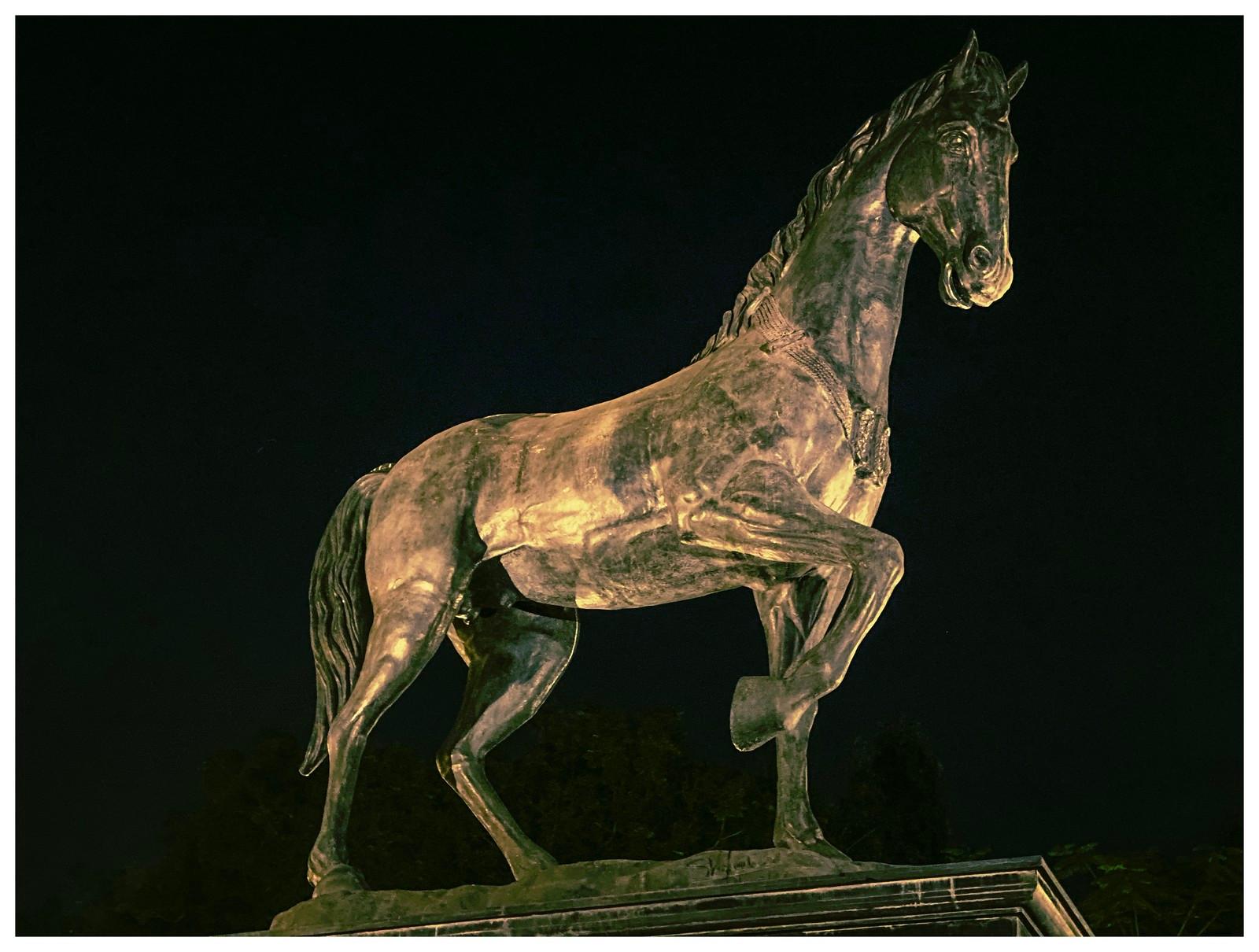 Mumbai's Top Attractions: Historic Districts and New Art Spaces Await