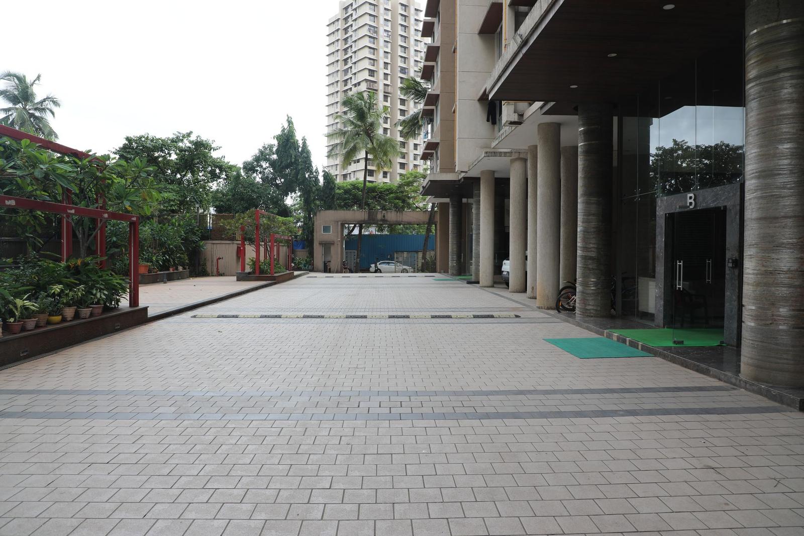 Modern Apartment Complex Exterior with Tall Building