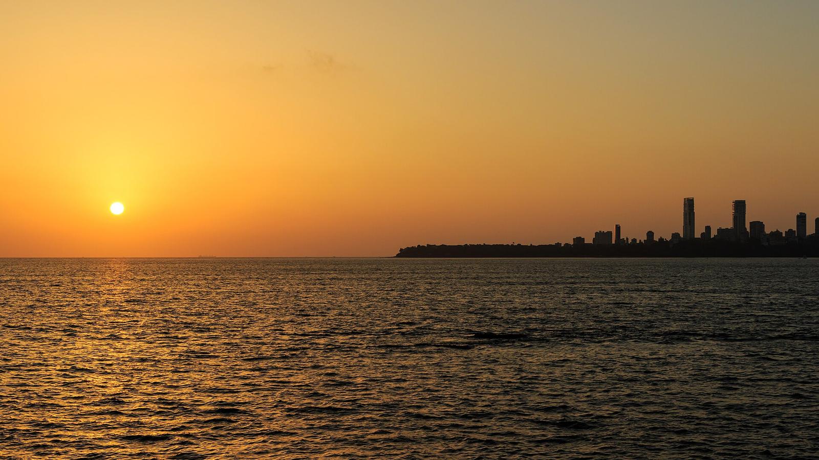 Mumbai 03 2016 45 sunset at Marine Drive